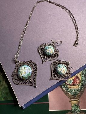 Vintage beautiful art nouveau necklace and earring set preowned